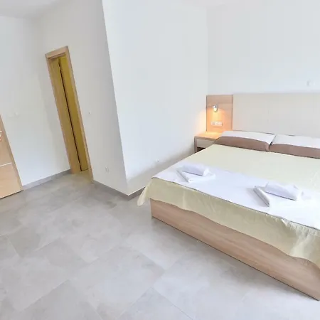 Smiljanic 3* Starigrad Paklenica