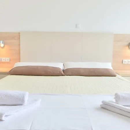 Smiljanic 3* Starigrad Paklenica