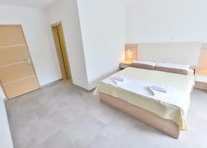 Smiljanic 3* Starigrad Paklenica